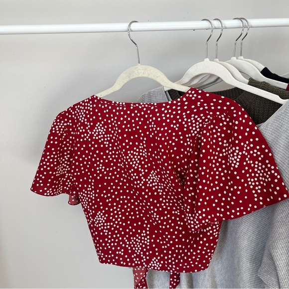 🩷SHEIN SHORT SLEEVE RED WHITE V NECK TIE KNOT CROP TOP SIZE SMALL TRENDING - Picture 10 of 13